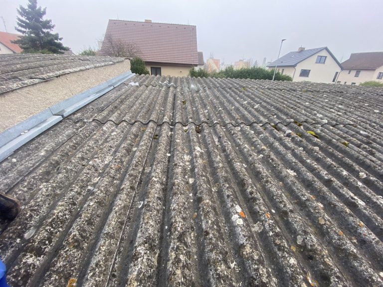 Stará střecha protékala